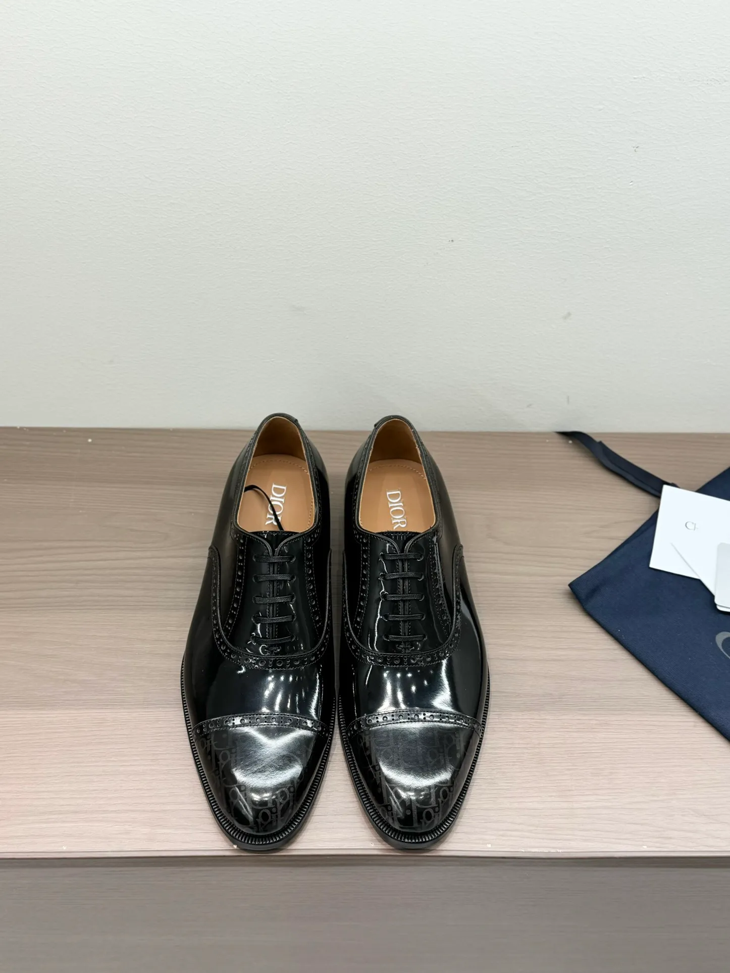 [Dior] Top P: 960💰 Standard code 39-44 (38.45.46 custom-made, non-returnable and non-exchangeable) Dior Dior's latest high-end men's boutique casual leather shoes, imported cowhide upper, water-dyed cowhide lining, imported leather outsole, perfect details are impeccable.
